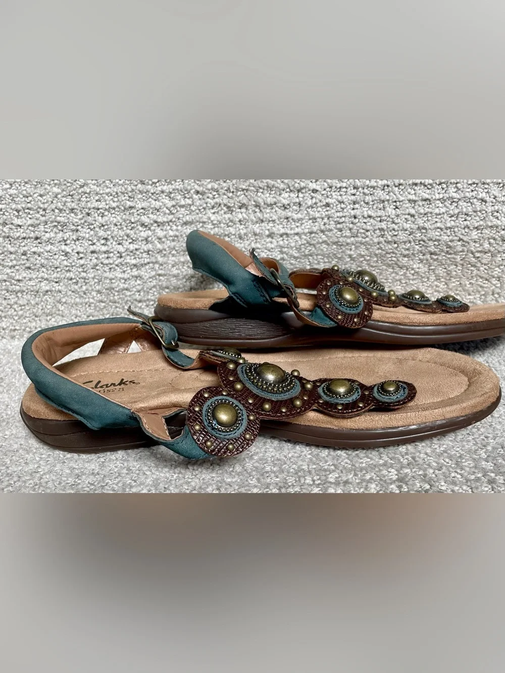 Clark’s Leather Medallions Metal Accents Comfort Sole Buckles Casual Sandals